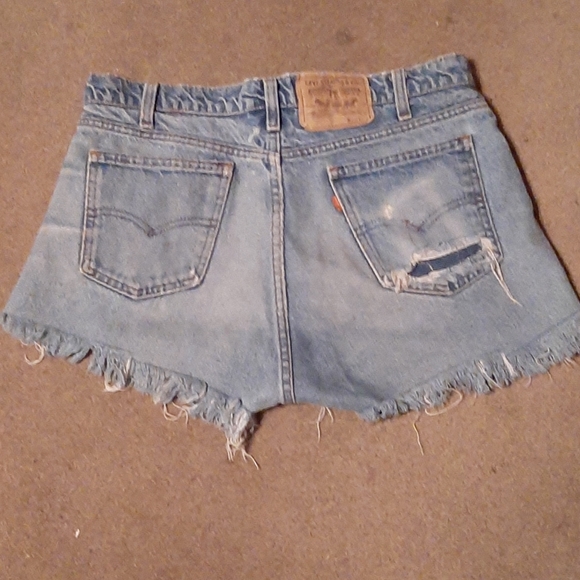 LEVI Distressed Cut Off Denim Shorts - Picture 2 of 6
